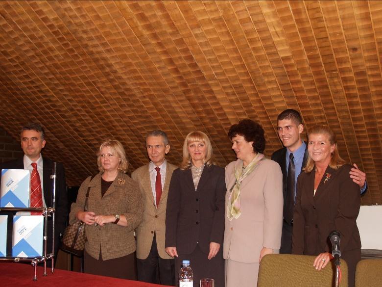 Promocija Englesko-njemačko-hrvatskog stomatološkog rječnika, Školska knjiga, Zagreb, 2005. Promotion of English-German-Croatian Dictionary of Dentistry, Školska knjiga, Zagreb, 2005 S lijeva.::.