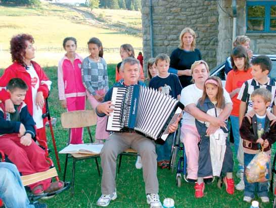 Istovremeno, na~elniku op{tine Slobodanu Savi}u nalo`eno je da anga`uje sudske vje{take gra evinske struke da procijene i predo~e izvje{taj o vrijednosti radova i trenutnom stawu objekta.