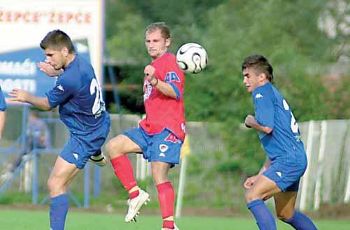 Iz kornera sa lijeve strane loptu je u {esnaesterac uputio Jankovi}, a Mulina je iz neposredne blizine udarcem glavom matirao nemo}nog Haxi ulbi}a za 1:0.