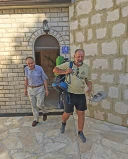 Obiteljski zbor Nikolić-Šimundić uz gitaru i instrumente pjevao preko mise u našoj crkvi. 12.