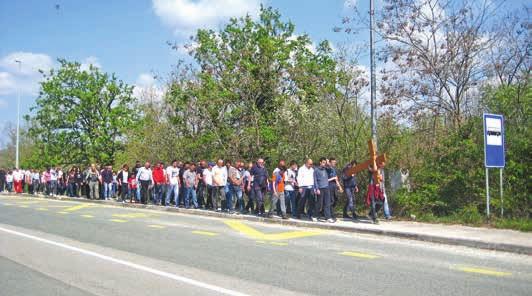 pričesti pod obje prilike. Nakon sv. pričesti Presveti oltarski sakrament je prenesen na pokrajni oltar kao simbol Isusova uhićenja i odvođenja.