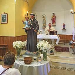 U popodnevnoj procesiji u 18,30 s kipom padovanskog Sveca sudjelovalo je vjerničko mnoštvo. Imenjaci sv. Ante nosili su Svečev kip, molilo se i pjevalo, prava fešta.