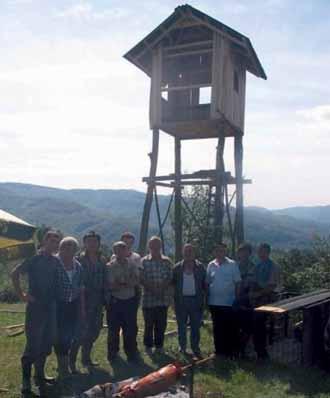 Predsjednik sekcije Jasenica - Trnovica Bo{ko Vidovi} ka`e da }e sa ovog mjesta lovci ubudu}e mo}i, ne samo da posmatraju divqa~, nego i da se okupqaju i organizuju polaske u lovi{te, koje je na