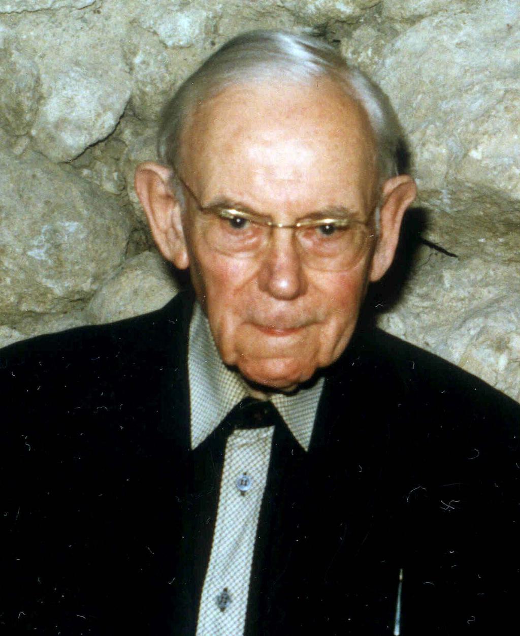 204 Ciconia 11. IN MEMORIAM Dr Sergi gije D. Matveje jev (1913-2003) Rođen je 28. juna 1913. godine u Lugansku, u carskoj Rusiji (današnja Ukrajina).