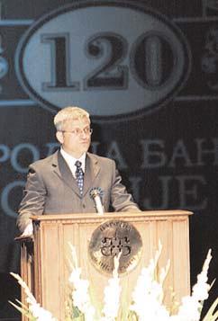 Uvodna re~ guvernera Za Narodnu banku Srbije godina 2004. bila je jubilarna godina.