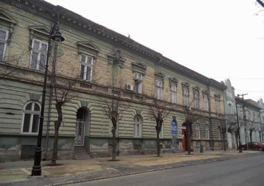 Zgrade 8 i 10 u ovoj ulici desetljećima se koriste kao školski objekti, i danas jednim dijelom za potrebe Tehničke škole Ivan Sarić i Politehničke škole.