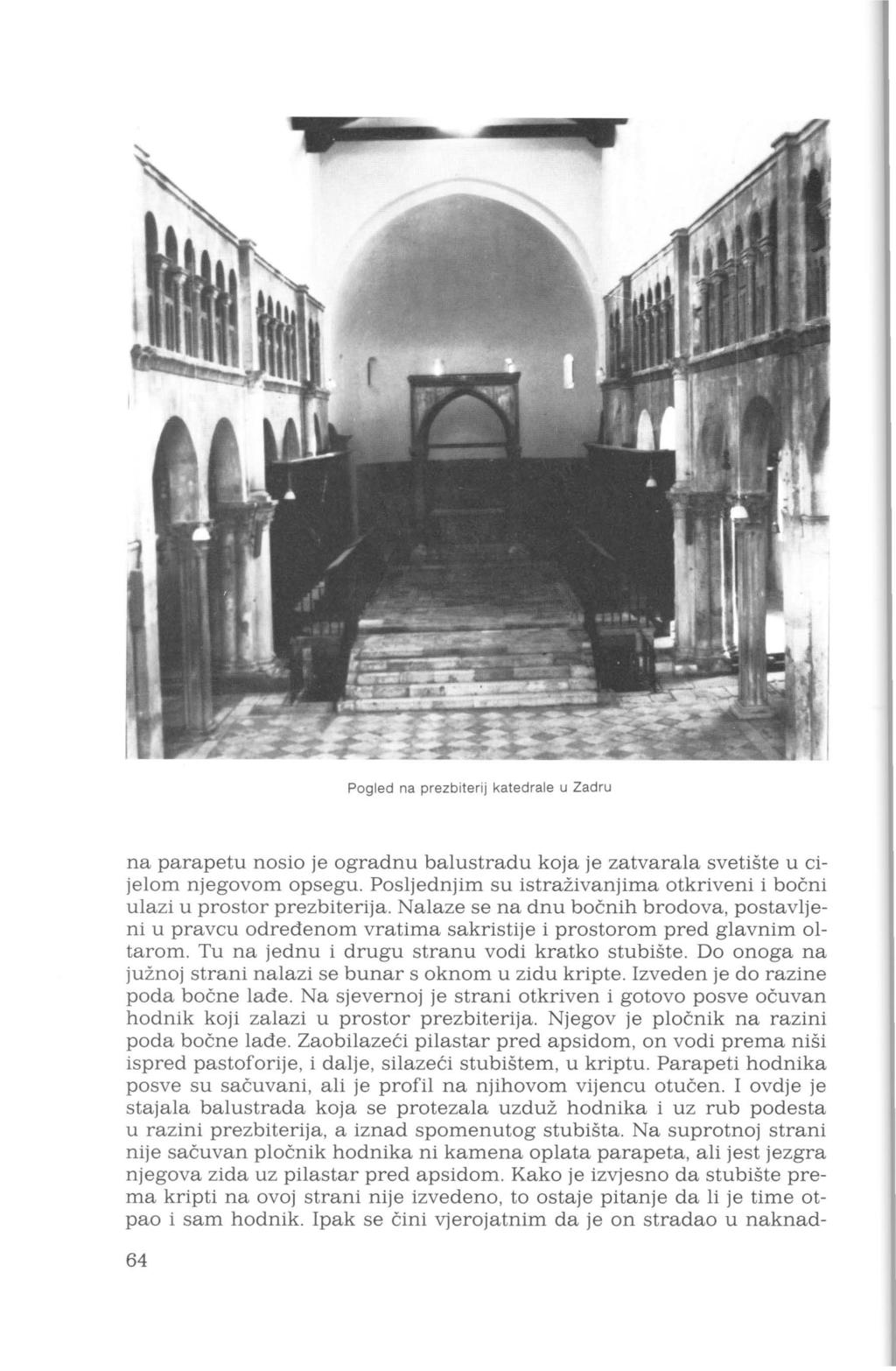 Pgled na prezbiterij katedrale u Zadru na parapetu nsi je gradnu balustradu kja je zatvarala svetište u cijelm njegvm psegu. Psljednjim su istraživanjima tkriveni i bčni ulazi u prstr prezbiterija.