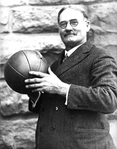 1. UVOD Košarku je kreirao dr Džejms Nejsmit (slika br.1) (Dr James Naismith 1861 1939) krajem 1891. godine. On je u to vrijeme bio instruktor za fizičko vaspitanje na međunarodnoj Y.M.C.A.