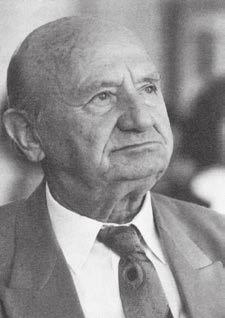 KOVAČIĆ Raditi je mogao samo kao pomoćni radnik u građevinarstvu. Oprost je dobio 1958. U Mohačkom gradskom vijeću referent je za narodnu prosvjetu.