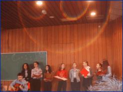Актуальне 24.12.2003. године на Филолошком факултету Универзитета у Београду студенти украјинистике имали су прилику да покажу своје певачко, глумачко и списатељско умеће.