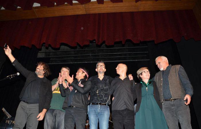 Osim njega bend čine Boris Savoldelli (vokal i elektronika), Kamal Musallam (gitara) te Asaf Sirkis (bubnjevi).
