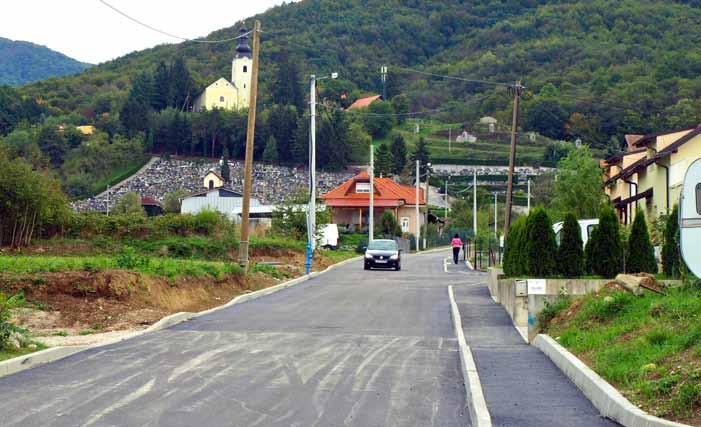 kuća te sadašnjim završnim uređenjem ulice koje je financirala i realizirala Općina Bistra, Omladinska ulica postala je jednom od najljepših i najatraktivnijih stambenih zona u Bistri.