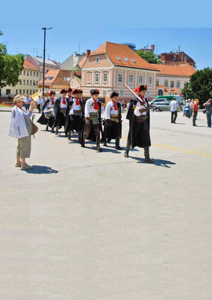 Bistrani u počasnoj satniji kravat pukovnije U vrijeme Tridesetogodišnjeg rata hrvatska laka konjica, na glasu po iznimnom junaštvu, vojničkim vještinama i originalnom izgledu vojnika pristupila je