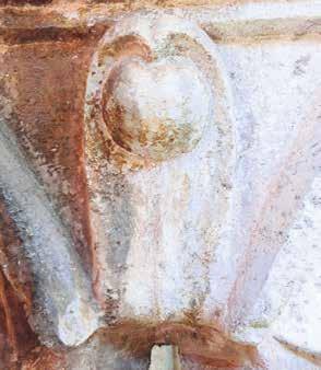 Na kapitelu 16 je dvostruki prikaz grifona, mitološkog bića koje u sebi sjedinjuje osobine orla i lava, a kršćanstvo ga je prihvatilo kao simbol mudrosti i snažne vjere.