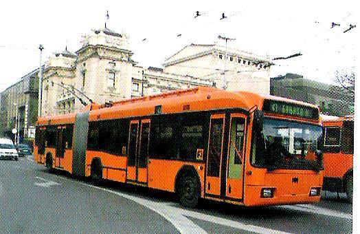 .. Аутобуси Аутобус, соло, и зглобни, је најнерационалније средство ЈГПП, првенствено из разлога што је нискокапацитивно а немогуће је прилагодити капацитет ангажовањем додатних кола.