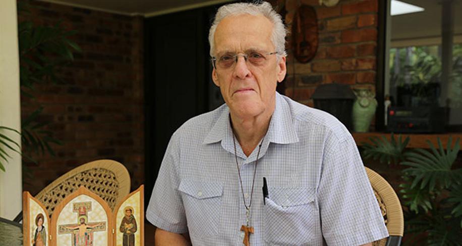 Od navođenja zrakoplova do vođenja onih na samrti, sv. Franjo je uzor Larryju Coxu Australski list Catholic Leader predstavio je svjetovnog franjevca Larryja Coxa u članku objavljenom 4.