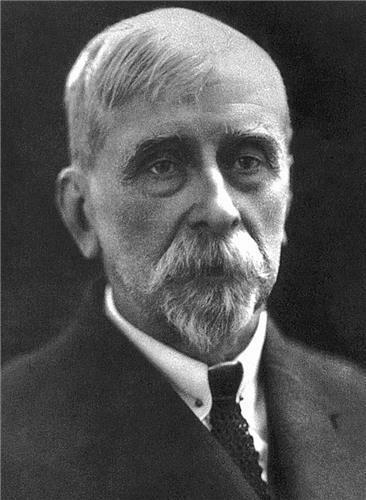 Gustav Janeček (1848. 1929.) (slika 29), utemeljitelj sveučilišne kemije i farmacije u Hrvatskoj (bib.irb.hr), od 1888. godine svoja je predavanja uskladio s periodnim sustavom elemenata (Raos, 2011).