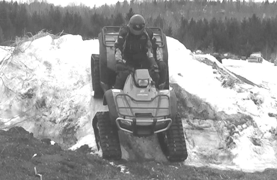 USING THE ATV WITH TRACKS Steep descents WARNING It is not advisable to change direction during steep descents. This can lead to a serious malfunction of the ATV s steering system and track systems.