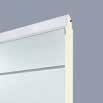Garažna sekcijska vrata RenoMatic 2020 Izolirani paneli deblijne 42 mm za vrhunsku toplinsku izolaciju i tiho kretanje vrata Standardno zaštitćena prignječenja prstiju Skladan izgled vrata s uvijek