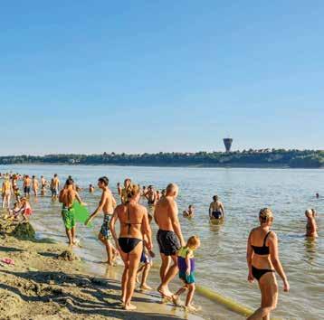 vukovarska ada Pjeskoviti otok na Dunavu omiljeno je kupalište Vukovaraca, a udaljen je svega 5 minuta vožnje čamcem od središta Vukovara.