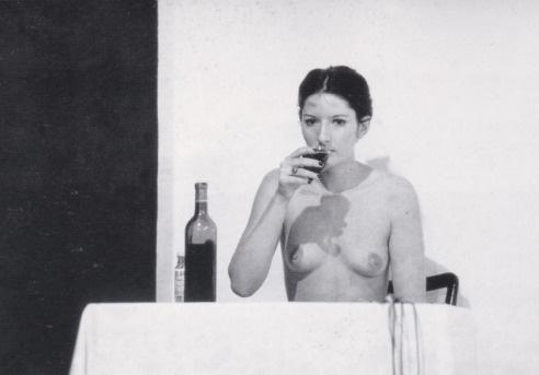 Marina Abramović Performans Thomasove usne, umjetnica Marina Abramović prvi puta je izvela 1975. godine u Krinzinger galeriji u Innsbrucku, Austriji.