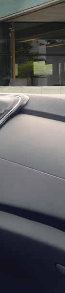 Dacia Sandero PROSTORNO VOZILO S PET SJEDALA SJEDALA ZA 5 ODRASLIH OSOBA Prostranost i udobnost Smjestite se i iskoristite novu prostranu unutrašnjost s pet udobnih sjedala i velikim prtljažnikom.