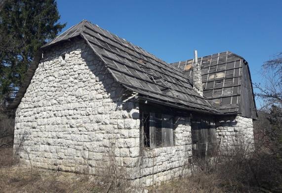 Lugarnice su izgrađene na Prijeboju, u Čorkovoj uvali i u naselju Poljanak. Najbolje je očuvana lugarnica u Čorkovoj uvali koju je projektirao arhitekt Ivan Vitić.