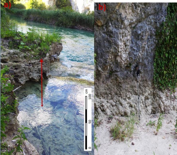Slika 52. a) spuštanje razine vode u kanjonu Korane kao posljedica oštećenja sedrenih barijera, b) isušivanje sedrene barijere nakon oštećenja (foto: Marković, I., 10.7.2012.