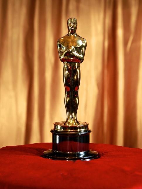 Filmska nagrada Oscar: kategorija za glazbu Prva dodjela Oscara odrţana je u svibnju 1929. godine i nije bila niti nalik ovoj današnjoj. Ceremonija se odvijala u hotelu Roosevelt u Hollywoodu.