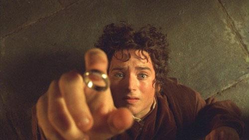Gospodar prstenova: Prstenova druţina (2001.) Film Gospodar prstenova snimljen je po istoimenom romanu J. R. R. Tolkiena.