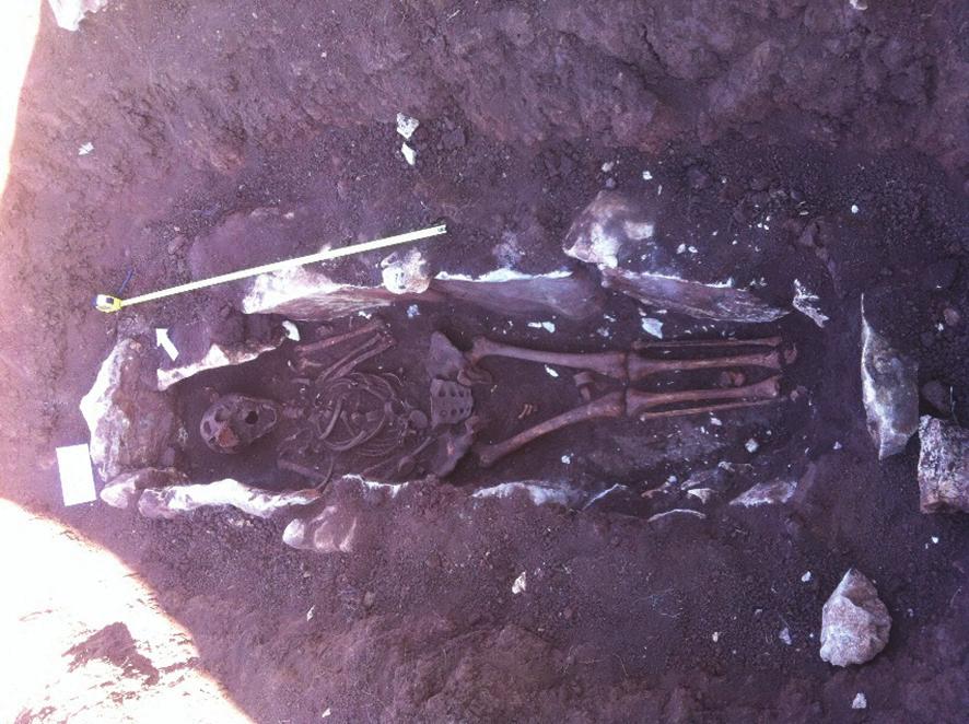 Pokojnici su većinom položeni na leđa (imajući u vidu da su samo neki od grobova istraženi), s ispruženim rukama uz tijelo, ili s jednom rukom na grudima, a drugom na području karlice.