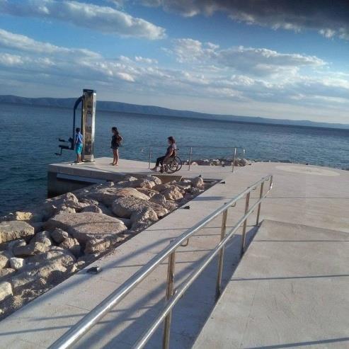 Splitsko-dalmatinska županija TUĈEPI Tuĉepi su poznati po najduţoj i najljepšoj plaţi na Makarskoj rivijeri (više od 4 km) uz koju se nalazi