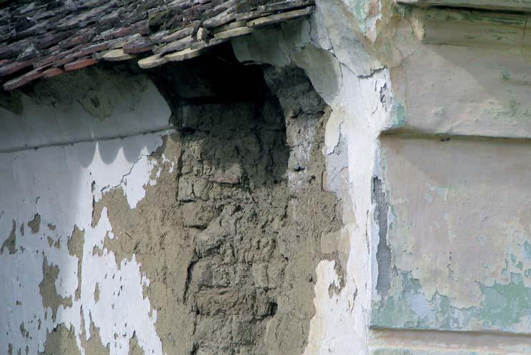 Priručnik za obnovu Tradicijska Kuća Slavonije i Baranje Sanacija vlage u zidovima Najčešći uzrok propadanja materijala je prodiranje vlage u njegove pore.