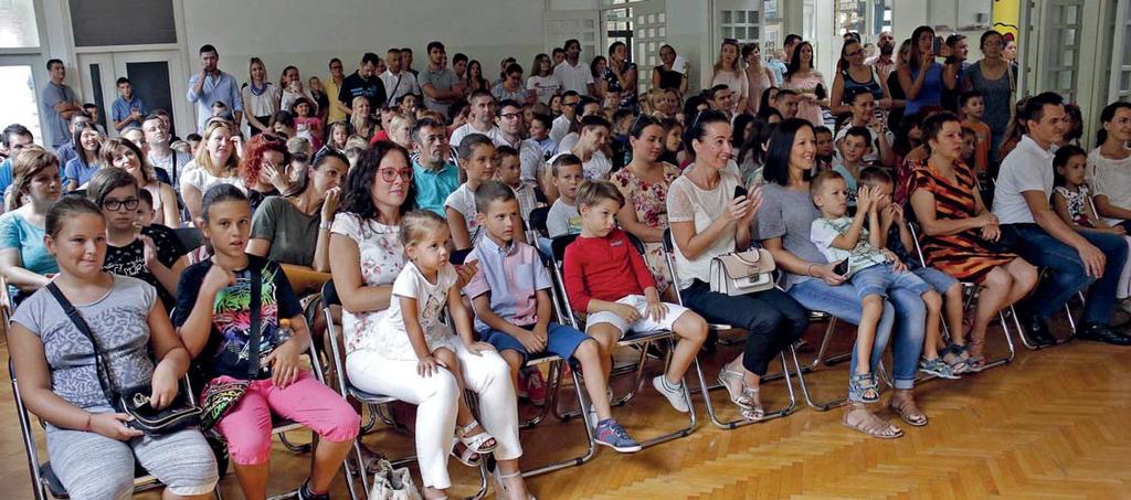 12 > MLADI Grad Makarska prvi put u povijesti sufinancira udžbenike osnovnoškolcima Preko milijun kuna više l Pomoćnici u nastavi 328.000 kuna l Sufinanciranje udžbenika 250.