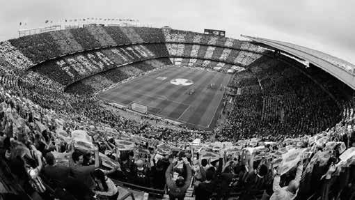 Scena publiczna / 23 Efekty tego afiliacyjnego wychowania oraz zbiorowego działania w przestrzeni publicznej widać bardzo dobrze chociażby podczas meczów piłki nożnej FC Barcelona na stadionie Camp