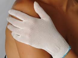 i odrasle. To su obično pamučne rukavice koje štite od nastajanja rana i ogrebotina kao posljedica češanja.
