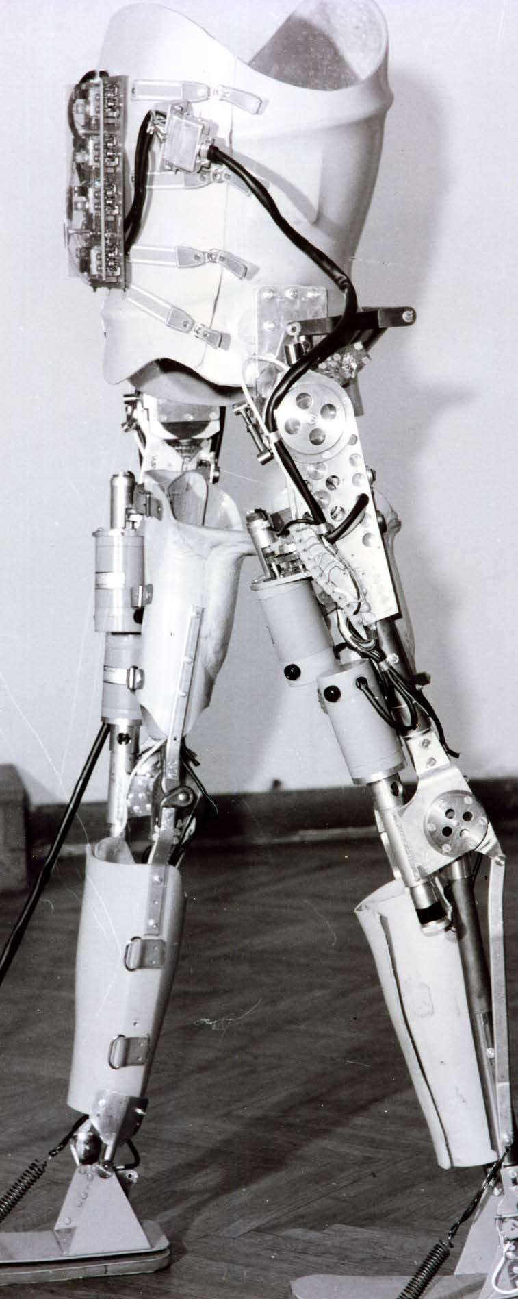 Практични резултати у области рехабилитационе роботике резултирали су развојем и конструкцијом првих оперативних активних егзоскелета у свету (1969 1974) намењених рехабилитацији хода параплегичара,