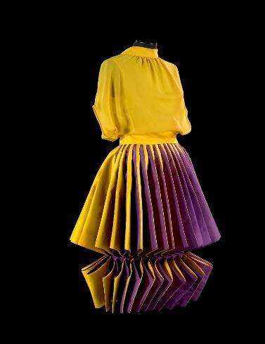 prikazanim fotografijama Capuccijevih haljina. Ali se općenito kod njegovog dizajna pronalaze haljine kod kojih prevladava pozitivan volumen.