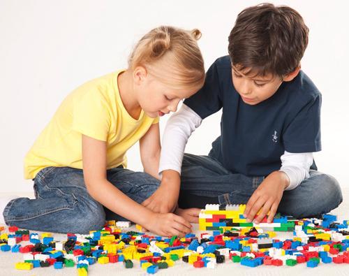 djeca vjeţbaju motoriku i kombinatoriku, a kasnije od njih mogu izraċivati razne modele (najviše u matematici, ali i u ostalim znanostima).