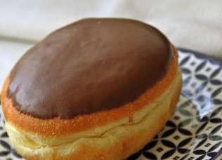 Krofna džem 80g / Donut jam 80g 50 6m   Krofna čoko-krem sa čoko preljevom / Choco-cream donut with choko topping Krofna punjena čoko-kremom dodatno obogaćena čokoladnim preljevom.