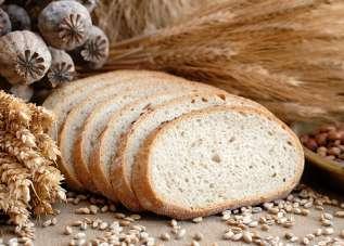 Bogat sjemenkama idealan je za svaki obrok. Royal bread is a favourite one because of its composition, structure and crispiness. It is rich in various seeds and ideal for any kind of meal.