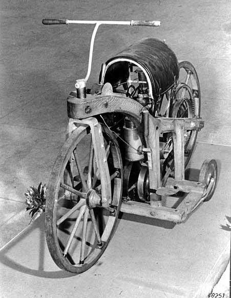 Slika 1. Daimlerov prvi motorkotač Izvor: http://www.