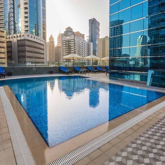 Dubai Tourism Dirham (boravišna taksa, plaća se u hotelu), hoteli 4* 15 AED (cca 4 USD/osoba/noćenje), hoteli 5* 20 AED (cca 5 USD/osoba/noćenje) Fakultativni (neobavezni) izleti i ulaznice planirane
