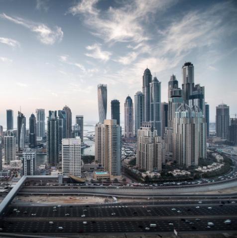 destinacija na svijetu. Od metro stranice Dubai Marina udaljen je svega stotinjek metara, a od aerodroma 30km.