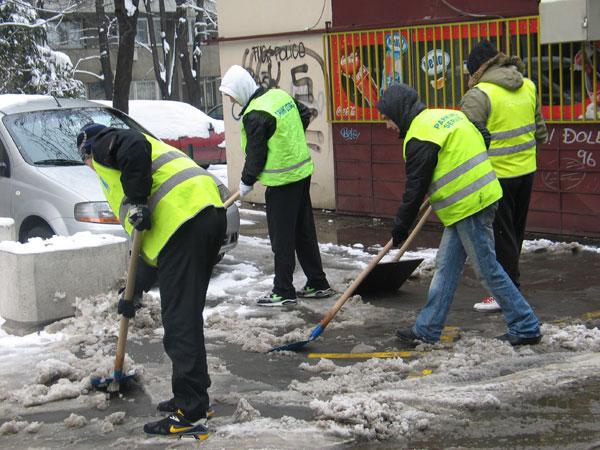 Секретаријат за инспекцијске послове апеловао је на грађане да очисте снег испред својих зграда и са других јавних површина за које су одговорни.