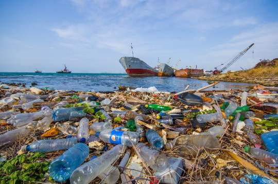 31 www.superinfo.ba OTPAD U MORU OSTAVLJA DALEKOSEŽNE POSLJEDICE NA ŽIVOT LJUDI I ŽIVOTINJA Otprilike 70% površine Zemlje prekriveno je oceanima, a morski otpad može se naći gotovo svugdje.