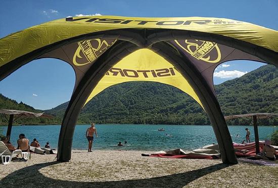 Plivanje se odvijalo u jednom od najljepših prirodnih jezera u BiH, a biciklistička staza je vodila kroz prekrasan kraj koji je prije svega poznat po neukroćenim vrletima planina Visočice, Bjelašnice