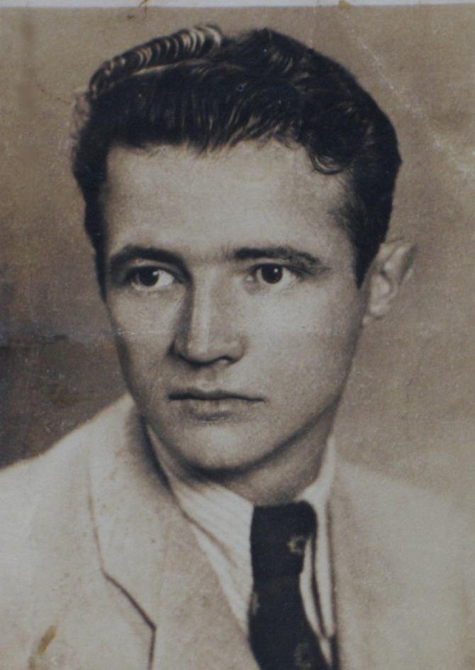 и пензионисан. Био је ожењен Вукосавом Николином рођеном Миловић из Мојдежа. Брак је склопљен 11.5.1947. године.