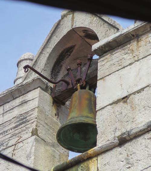 T. Bradara, Old Bells... Histria archaeol., 48/2017, p. 121-136 Sl. 5 Cres, crkva svetog Izidora. Zvono majstora Nicholausa (fotografija: I. Solis). Fig. 5 Cres, Church of St Isidore.
