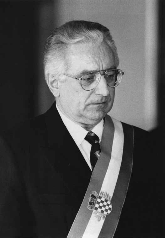 I kad je griješio, Tuđman je nastupao s autoritetom i izgledom predsjednika; oni iza njega nemaju takvog nastupa niti autoriteta kad možda i ne griješe.
